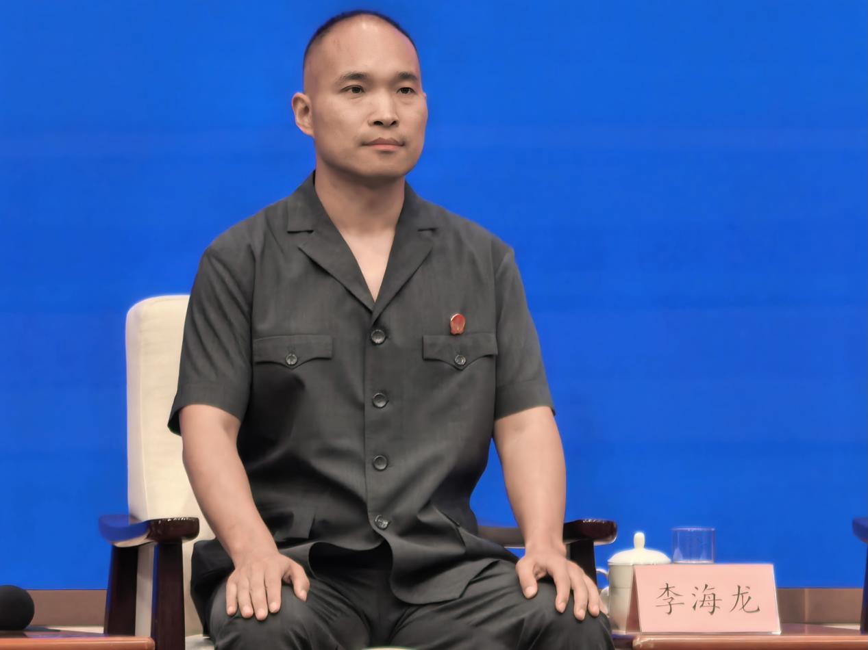李海龙小图.jpg
