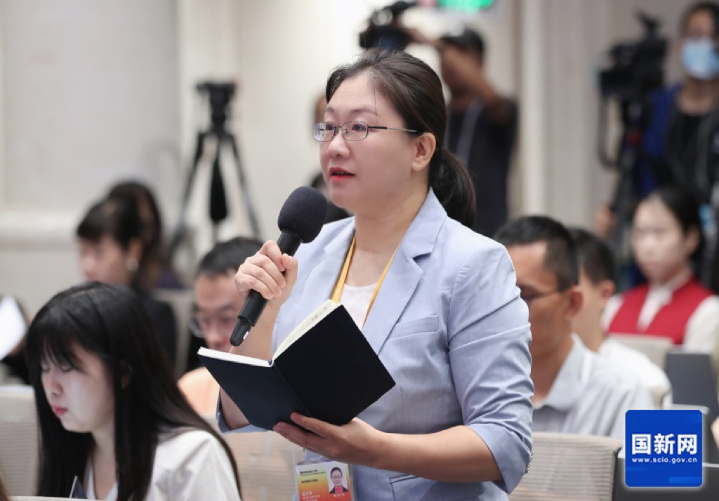 孟庆伟提问.jpg