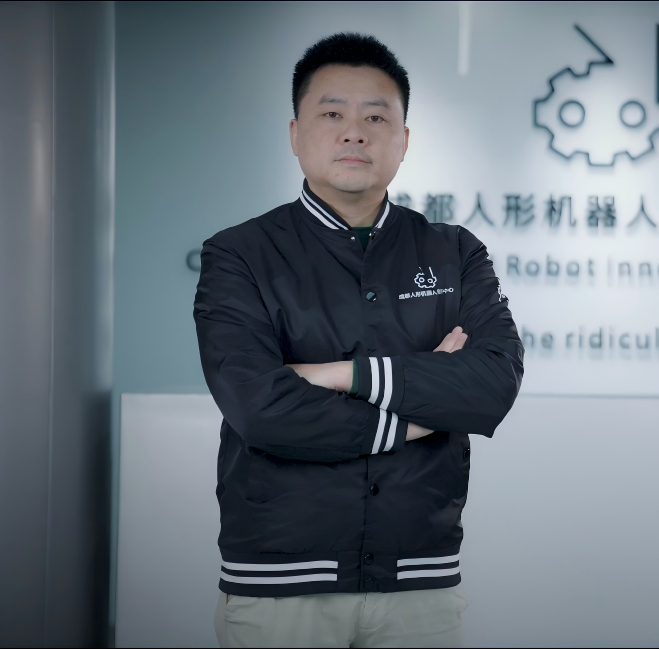 成都人形机器人张睿睿.png